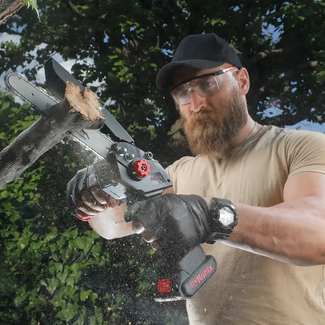 20V Brushless Cordless Chainsaw 20cm (Without battery and charger)